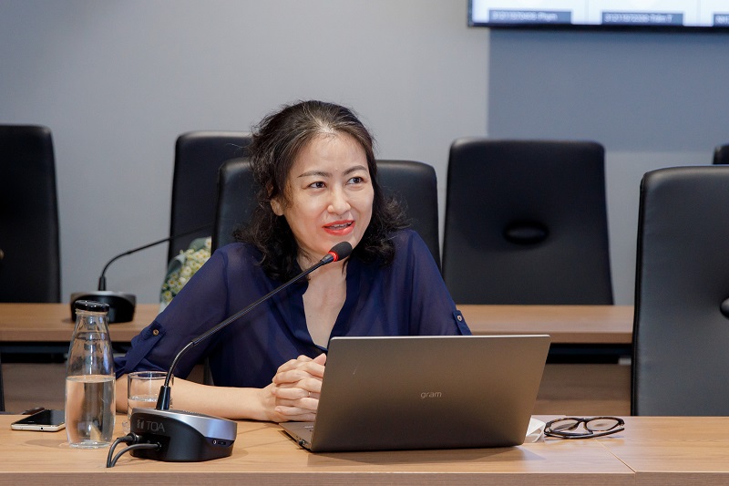 A person sitting at a desk with a computerDescription automatically generated